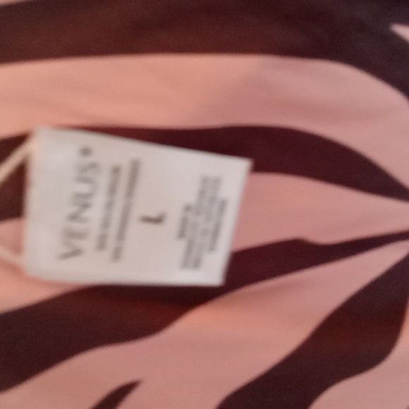 High on thigh swim suuf never worn11 - Picture 2 of 3